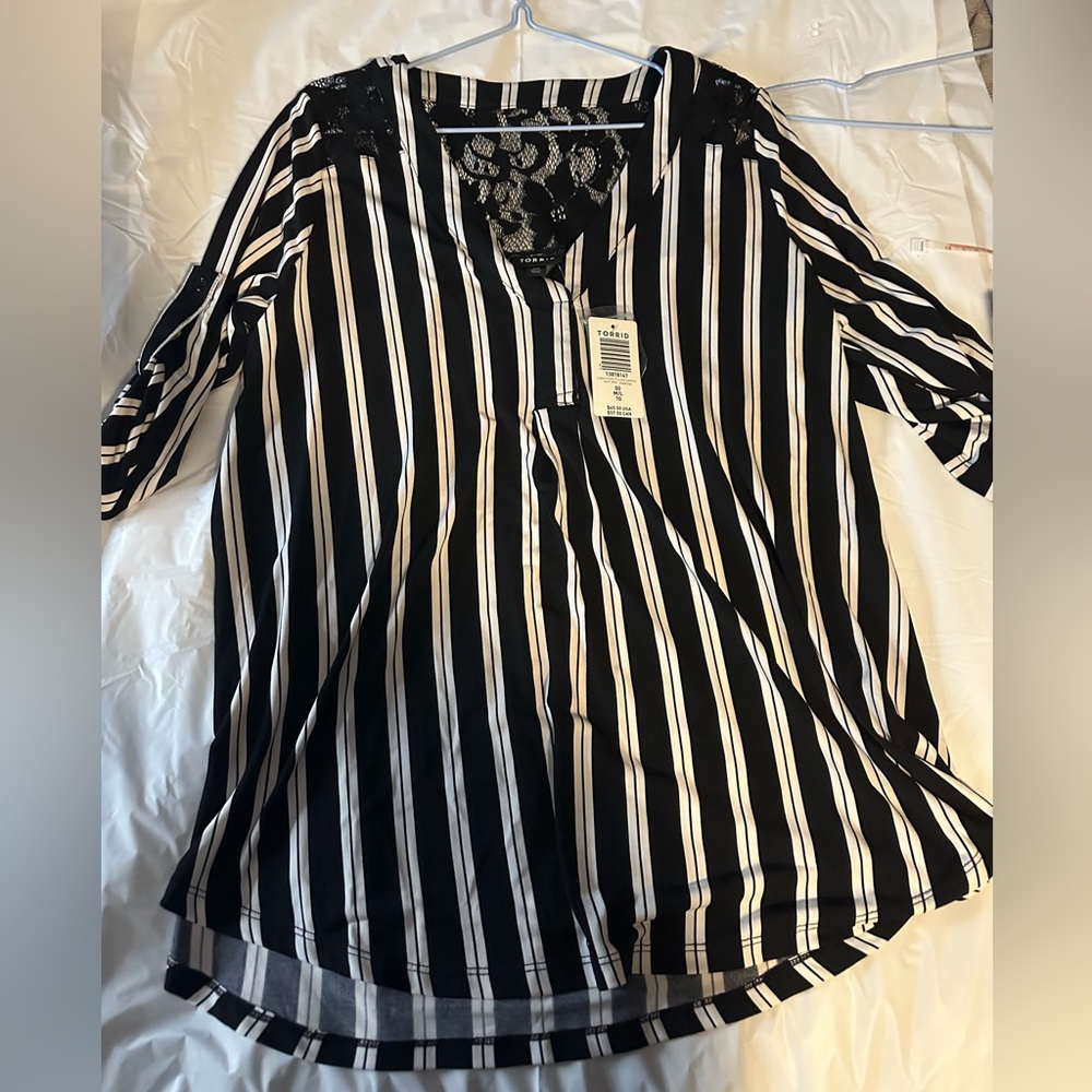 Torrid striped laced harper size M/L NWT